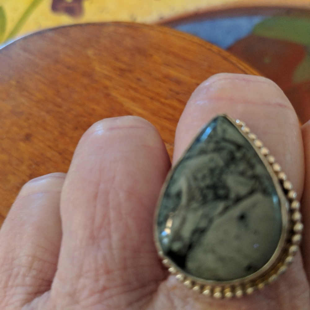 Jewelry/Ring size 8.5